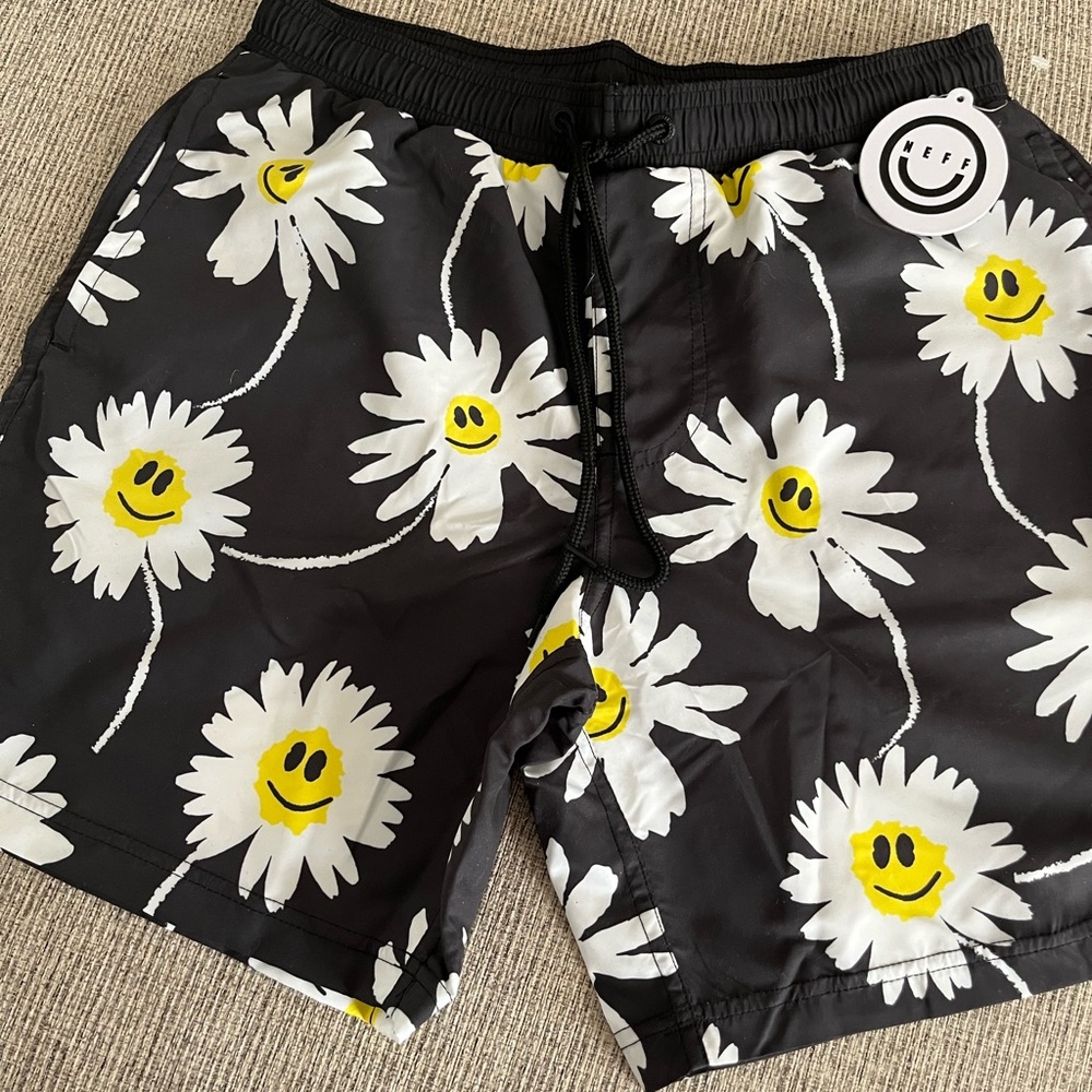 NWT. NEFF young men’s shorts with pockets and draw string. Size Small